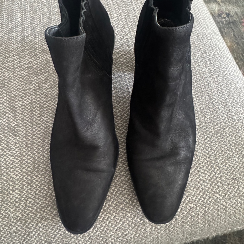 Size 10 Vince Camuto ankle booties